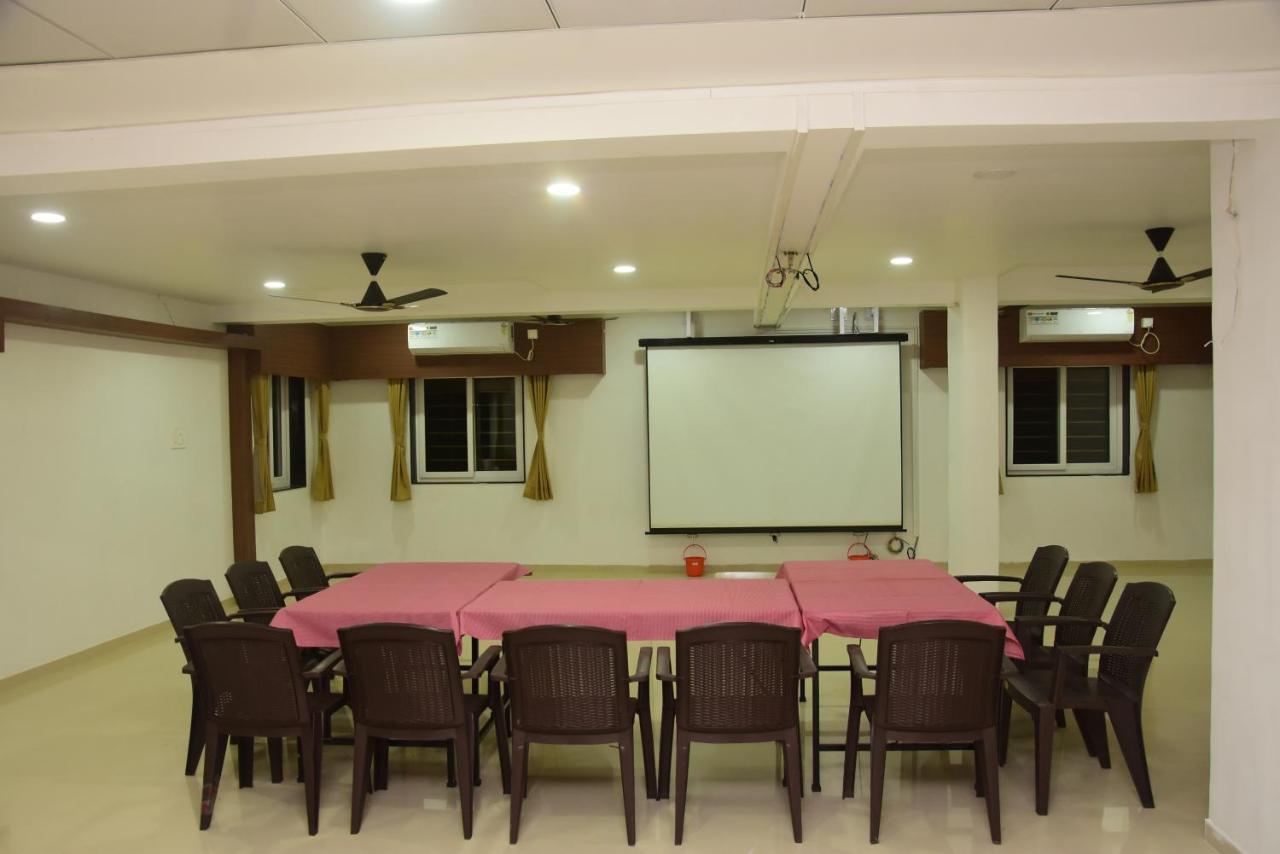 Regal Panhala Residency Hotel Bagian luar foto